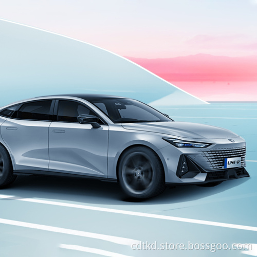 2023 Fashion China Hot Online 5 مقاعد سيدان Changan UNI-V 2023 2.0T Fengshu إصدار Gasoline سيارات جديدة